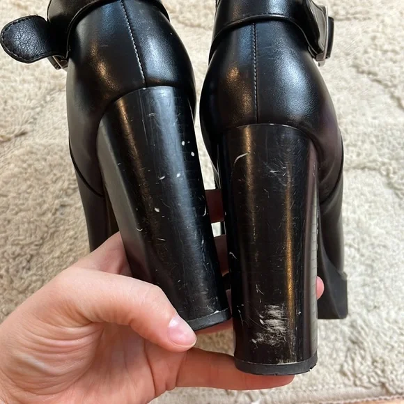 Milwaukee Performance Booties - Picture 5 of 6